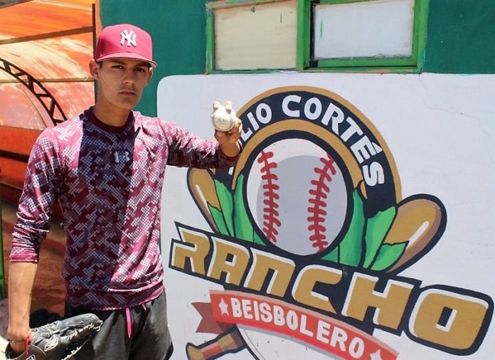 cesar-sandoval-beisbol-1-696x506