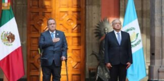 Atacan a balazos a presidente de Guatemala