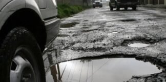 Llama Menchaca a reportar caminos dañados