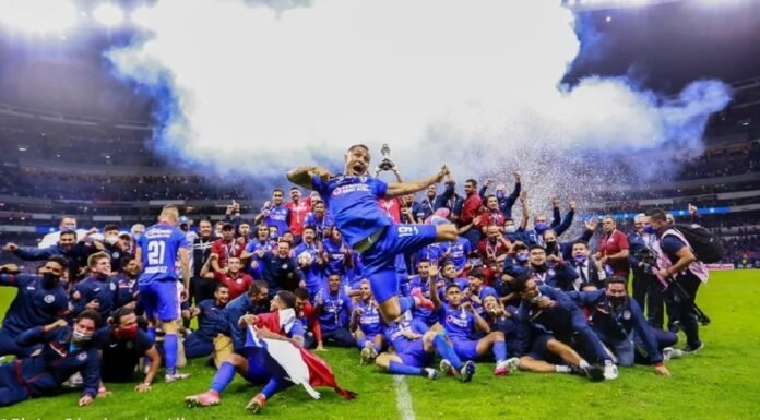 Mexicana gana el World Sport Photography Awards con foto del campeonato de Cruz Azul en Liga MX