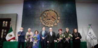 Entregan a Ifigenia Martínez “Medalla al Mérito Administrativo”