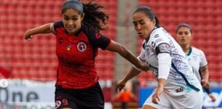 Se luce Charlyn Corral con triplete en la frontera