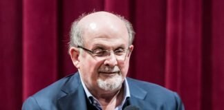 Atacan a Salman Rushdie durante una conferencia en Nueva York