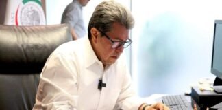 Plantea Monreal democratizar vida interna de partidos e impulsar participación social