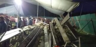 Colapsa grada con un centenar de personas durante jaripeo en Puebla