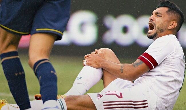 ‘Tecatito’ Corona queda fuera de Qatar 2022 tras sufrir fractura de peroné