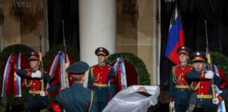 Sin Putin, miles despiden a Gorbachov en un funeral sin homenajes de Estado