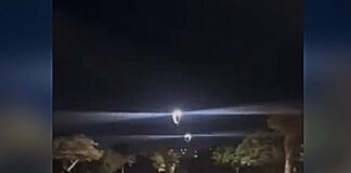 Dron capta manada de toros en calles de García, Nuevo León