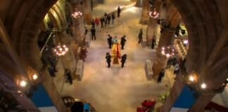 Trasladan ataúd de Isabel II de Edimburgo rumbo a Londres