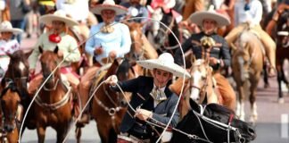 Espectacular desfile del Día Nacional del Charro en Tulancingo