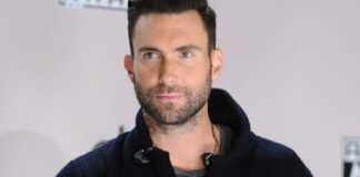 Exhiben reveladores mensajes de Adam Levine con mujeres y no son precisamente de su esposa