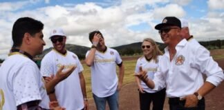 Directivos de Texas, concertan con el Rancho Beisbolero