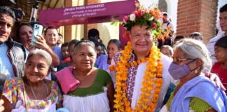 Reparte Menchaca Cacao y Azúcar para celebración del Xantolo