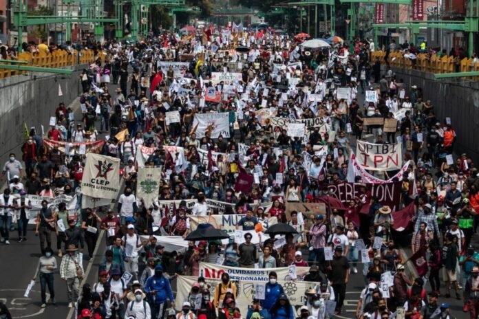 Marcha 54 aniversario del 68