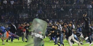 Tragedia en Indonesia. Al menos 129 muertos por estampida tras partido de fútbol