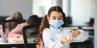 Cubrebocas, voluntario en escuelas privadas