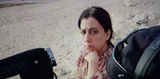 Carabineros chilenos arrestan a periodista