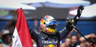 ‘Checo’ Pérez se deja querer en Guadalajara; recorre las calles en ‘Show Run’ de Red Bull