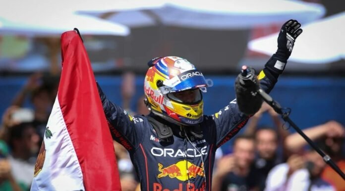 ‘Checo’ Pérez se deja querer en Guadalajara; recorre las calles en ‘Show Run’ de Red Bull