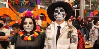 Altares, ofrendas, catrines y catrinas llenaron de colores la UPT