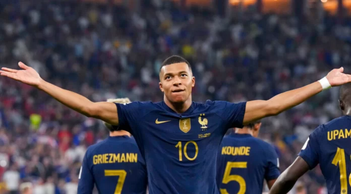 Francia marca la pauta con Kylian Mbappé en plan estelar