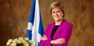 Detiene la justicia británica referéndum de independencia Alister Jack