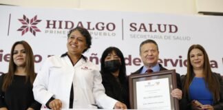 Reconocen trayectoria y compromiso del personal de salud