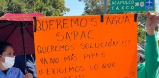 Bloquean calles vecinos de Cuernavaca por falta de agua potable