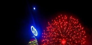 Miles de personas acudieron al encendido de luces del árbol navideño en Tula