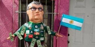 ¡Llévele, llévele! la Piñata del Tata Martino para darle sin perder el tino