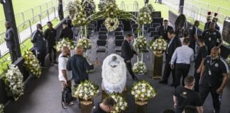 Despiden a Pelé en estadio de Santos Homenaje a Pelé