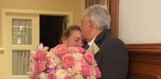 Couple goals: AMLO se pone “romántico” por cumpleaños de su esposa Beatriz AMLO celebró el cumpleaños de su esposa Beatriz Gutiérrez.