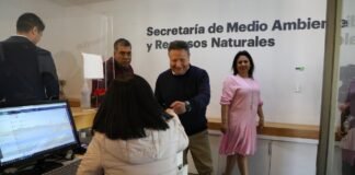 Exhorta Menchaca a mejorar esfuerzos a favor del medio ambiente Como parte de los recorridos que realiza por las distintas dependencias, el gobernador del estado Julio Menchaca Salazar estuvo en la SemarnatH