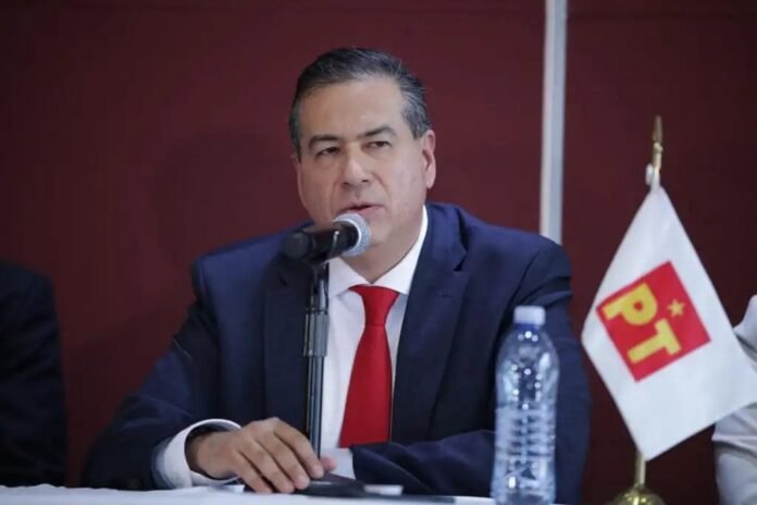 El ahora precandidato del PT en Coahuila dijo que se despojo del cargo para luchar al lado delos coahuilenses para darle un nuevo rumbo al estado El ahora precandidato del PT en Coahuila dijo que se despojo del cargo para luchar al lado delos coahuilenses para darle un nuevo rumbo al estado