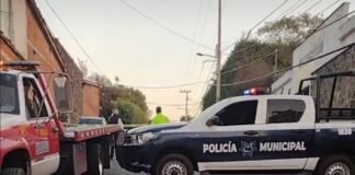 En medio de discusión con su esposa un hombre salta de una camioneta y muere En medio de discusión con su esposa un hombre salta de una camioneta y muere