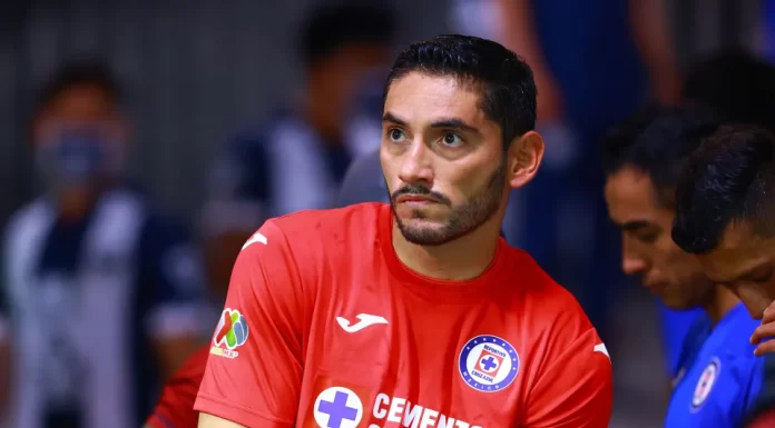 Jugador del equipo Cruz Azul sufre asalto afuera de sus instalaciones Jesús Corona