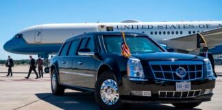 Con AMLO arriba de La Bestia, se rompe protocolo de viaje de Joe Biden President Donald Trump walks to greet people upon arrival at Minneapolis-Saint Paul International Airport in Minneapolis, Monday, Aug. 17, 2020. (Doug Mills/The New York Times)