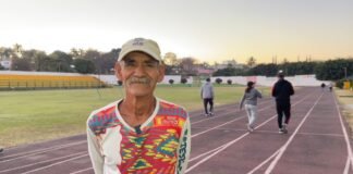 Corre 100 kilómetros para ayudar a un niño con hidrocefalia