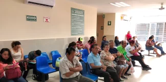 Busca Menchaca aumentar el número de población que tenga acceso a servicios de salud sala de espera hospital