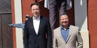 ELON MUSK Y JULIO MENCHACA