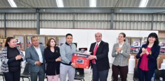 SEPH entrega kits a los CAM que atienden a estudiantes con discapacidad y aptitudes sobresalientes