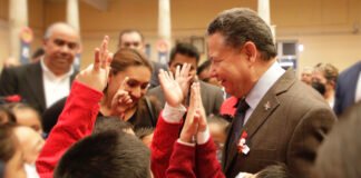 Julio Menchaca presente en el 52º aniversario de la primaria Vicente Guerrero