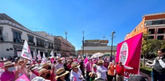 Marchan más de 3 mil en defensa del INE en Pachuca