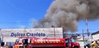 Se incendia la dulcería Cravioto cercana a la Central de Abastos de Pachuca