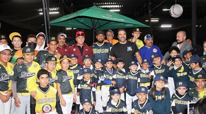 Vinicio Castilla ofrece clínica de bateo a los alumnos del Rancho Beisbolero Julio Cortés