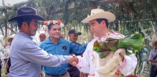 SEDAGRO entrega cheques del seguro catastrófico y plantas de limón