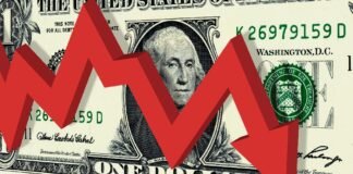 Cotiza dólar por debajo de los 18 pesos; su precio más bajo en 5 años