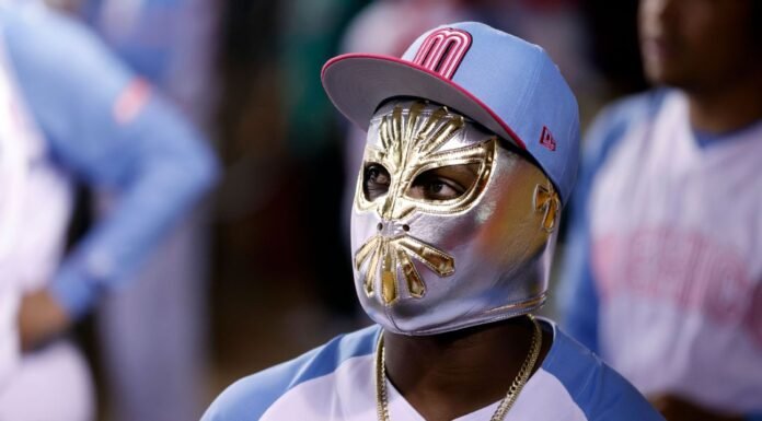 Místico le agradece a Randy Arozarena por usar su máscara en el partido de México