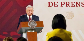 «Ustedes no van a poner la agenda» Así responde AMLO a la periodista Nayeli Roldán ante presunto espionaje de Sedena