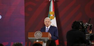 AMLO niega espionaje a periodista; lo califica como “tarea de investigación”